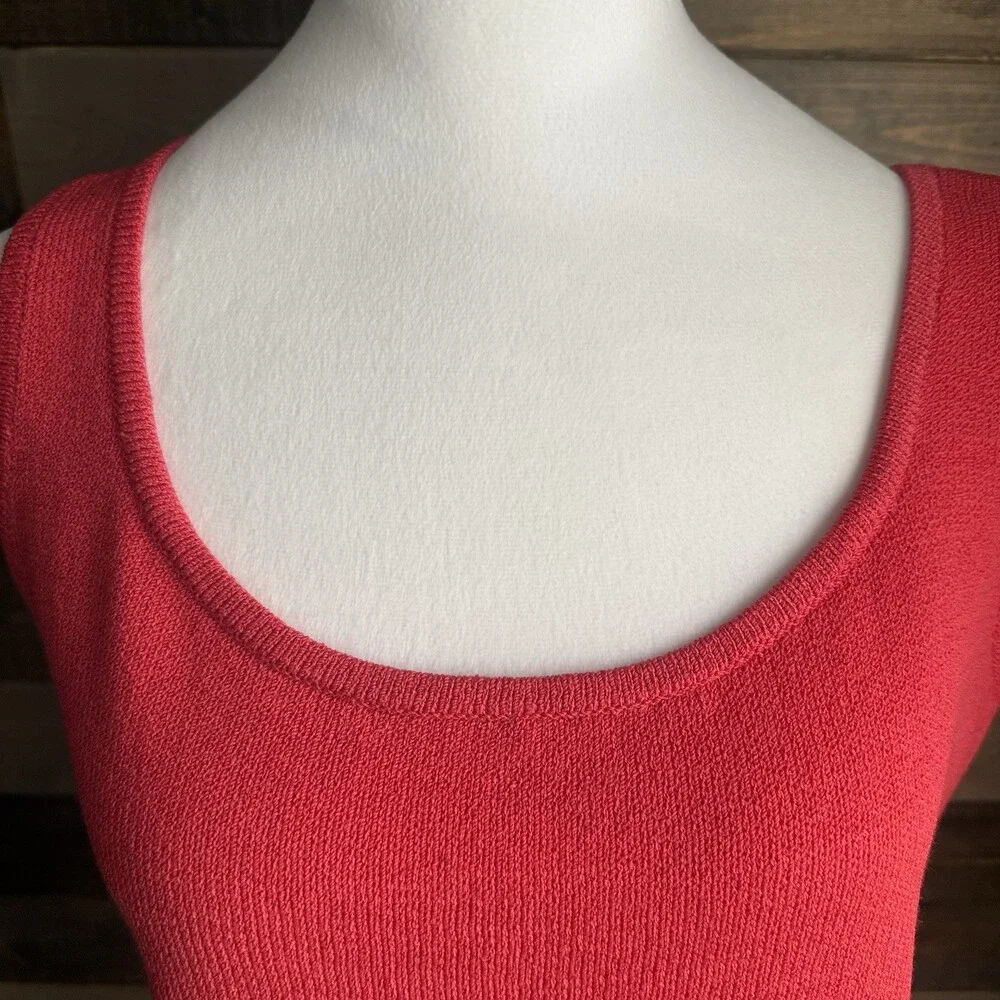 St. John Women’s Santana Knit Tank Top Shell Size M Pink Coral Sleeveless Scoop - Picture 4 of 11